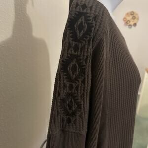 Ariat Women’s XL Gray Waffle Knit Long Sleeve Top Embroidered Shoulder Western